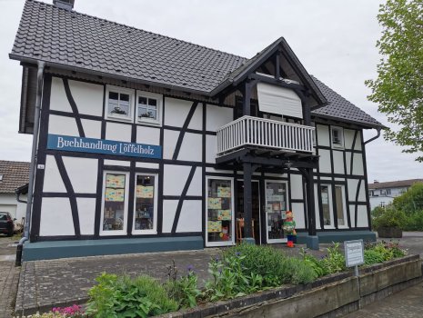 Die Buchhandlung Löffelholz von außen